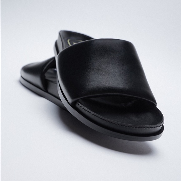 ZARA WOMAN NWT FW21 BLACK FLAT PADDED LEATHER SANDALS - Picture 5 of 8